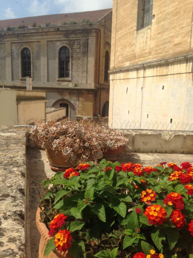 Historic Terrace Apartment Lecce Bagian luar foto